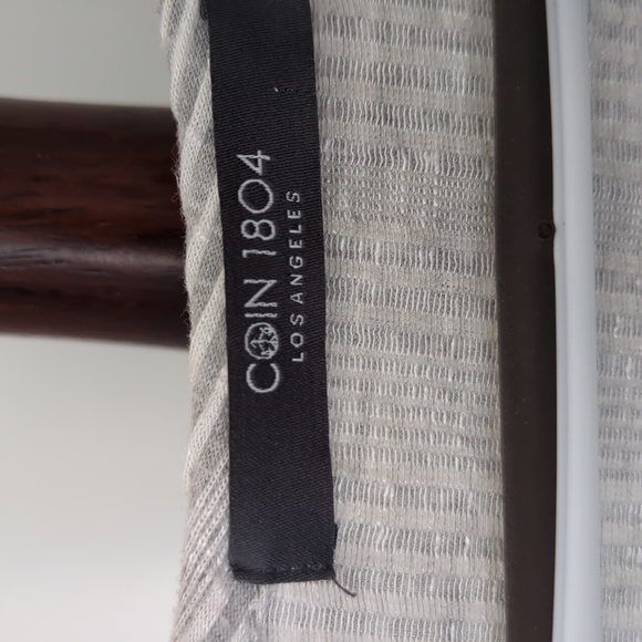 COIN 1804 Short sleeve, loose fitting top. - Picture 2 of 3